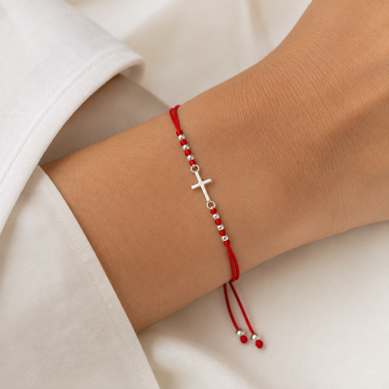 Pulsera Cruz de Plata 925 con Hilo Rojo Regulable